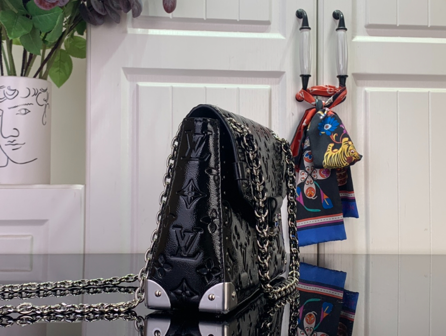 루이비통 트렁키 블랙 (16 x 8 x 27)4.jpg