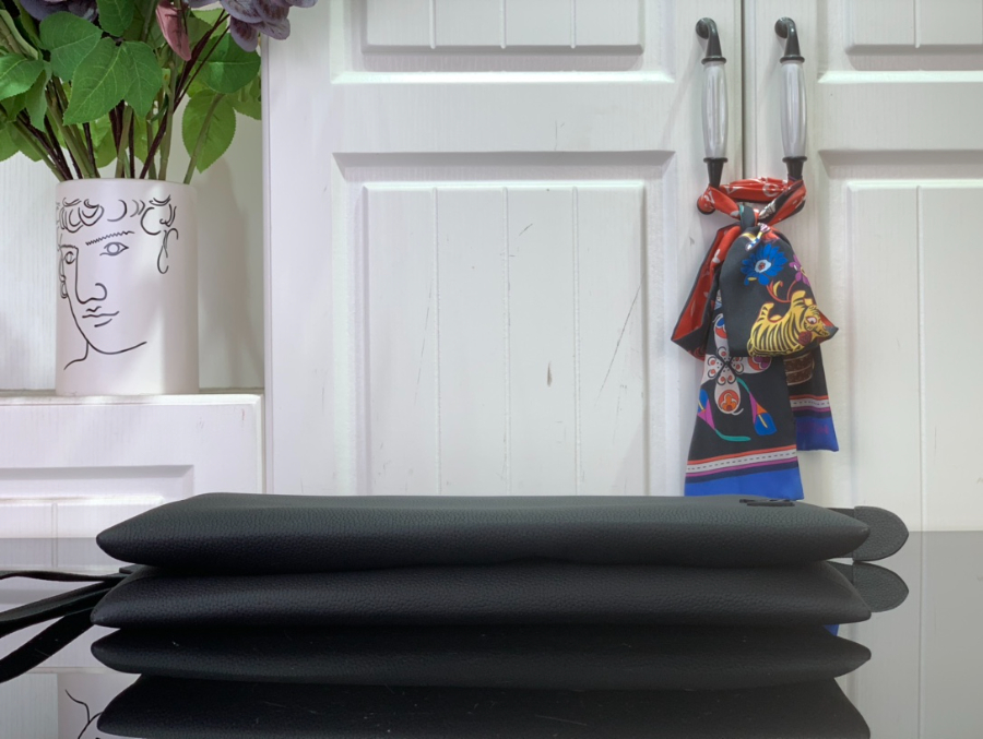 루이비통 듀오 파우치 M25943 35.5266.5cm 블랙5.jpg