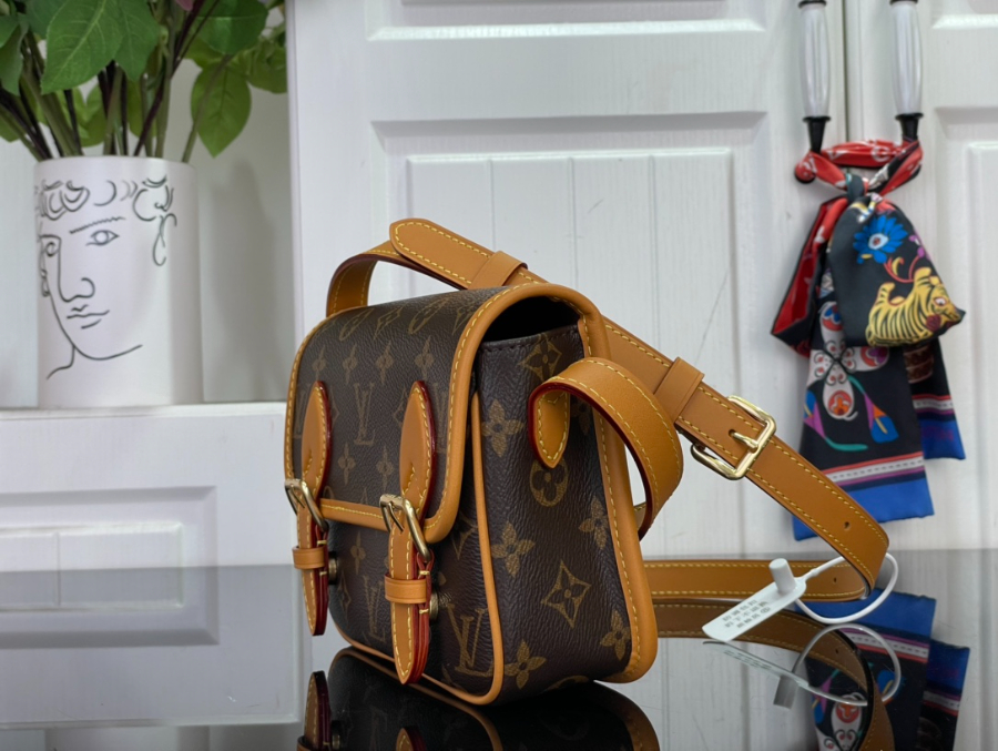 루이비통 사첼 웨어러블 월릿 M26805 15619.5cm4.jpg