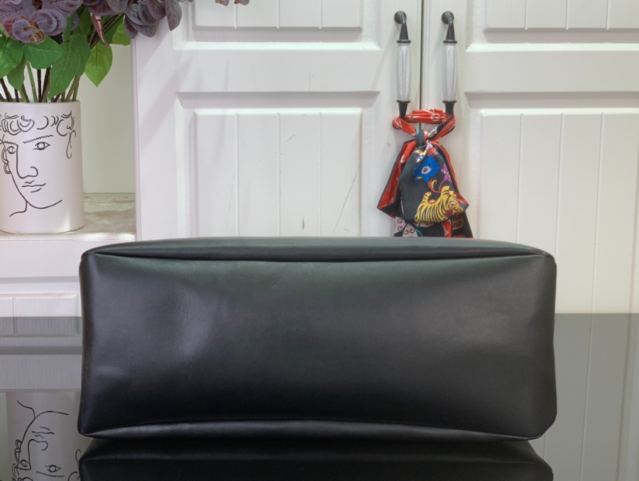 루이비통 쇼퍼 토트 미디엄 M13979 321640cm 블랙5.jpg