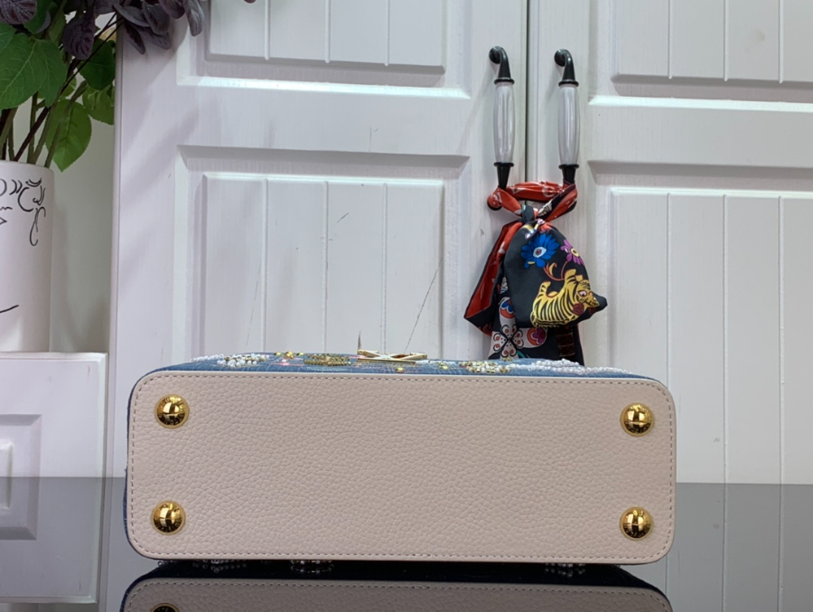 루이비통 카퓌신 BB M12947 27189cm 아이보리5.jpg