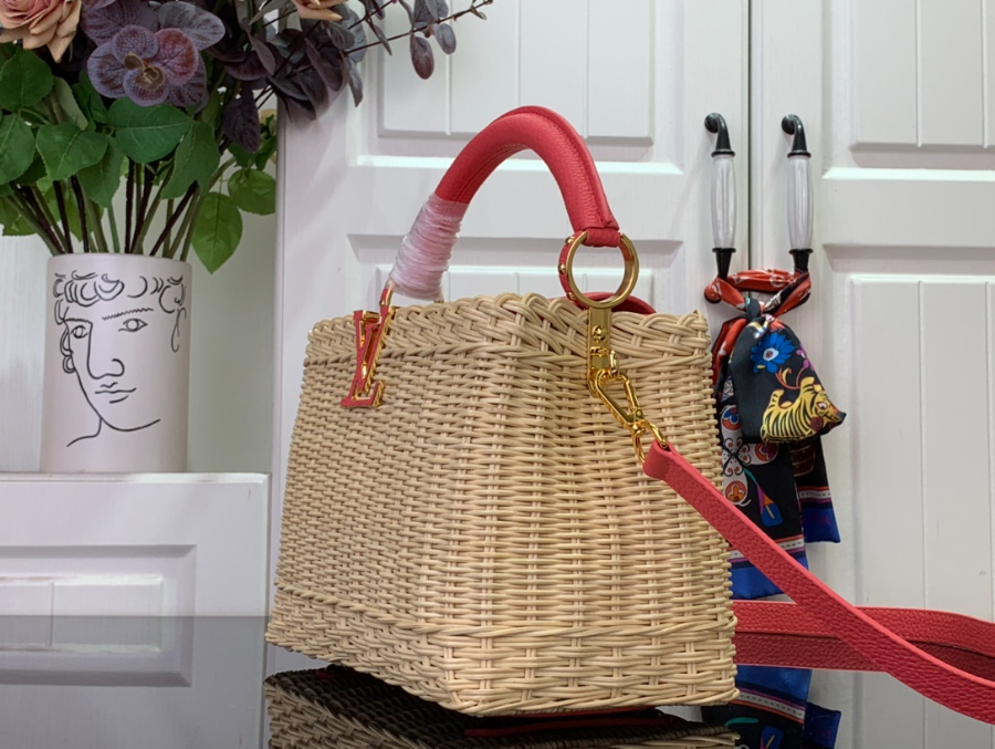 루이비통 카퓌신 BB M26004 27918cm 레드4.jpg