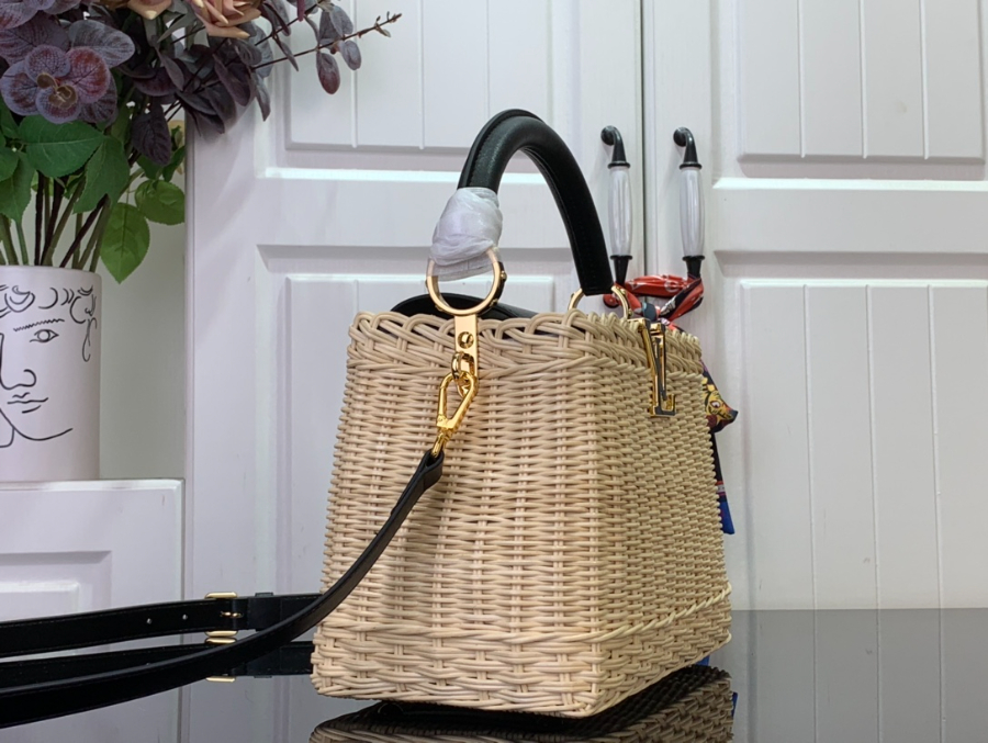 루이비통 카퓌신 BB M26004 27918cm 블랙4.jpg