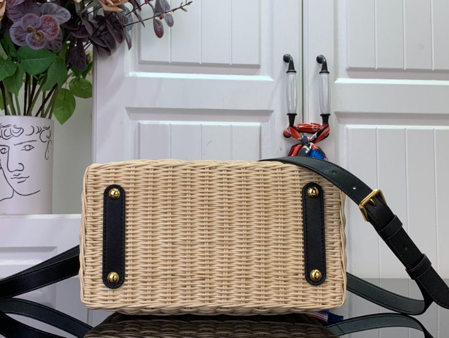 루이비통 카퓌신 BB M26004 27918cm 블랙5.jpg