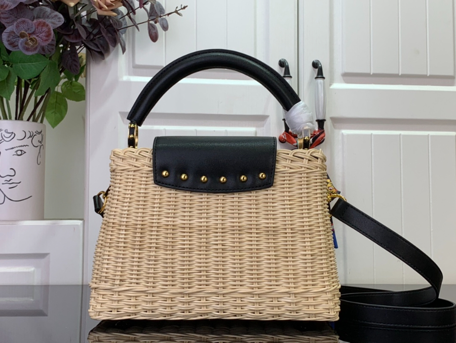 루이비통 카퓌신 BB M26004 27918cm 블랙2.jpg