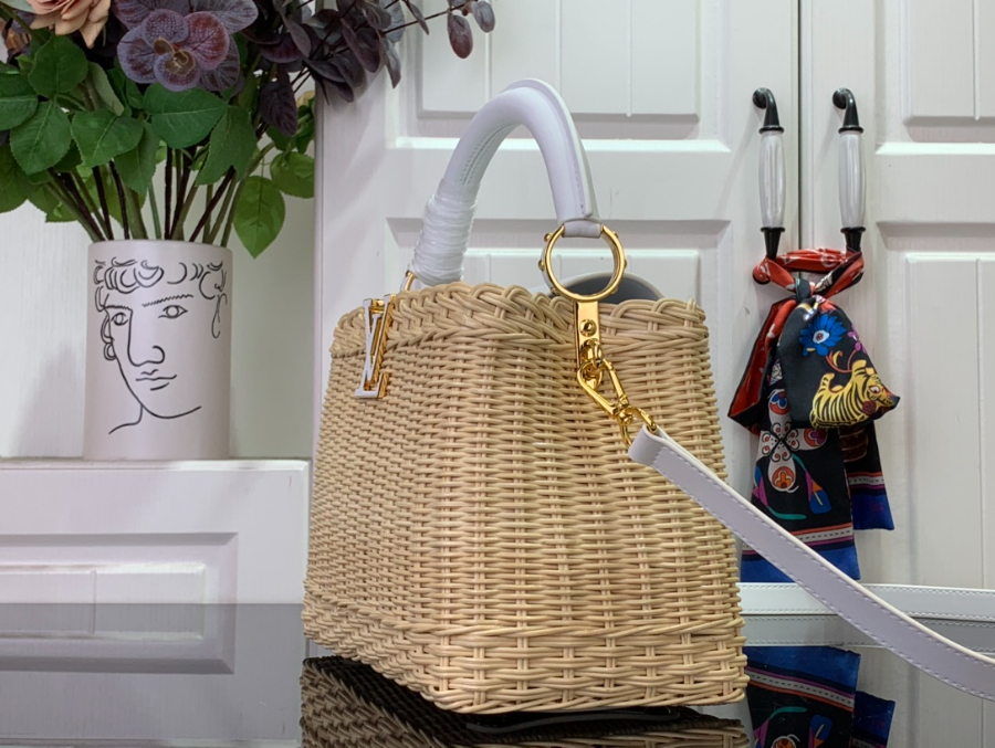 루이비통 카퓌신 BB M26004 27918cm 화이트4.jpg