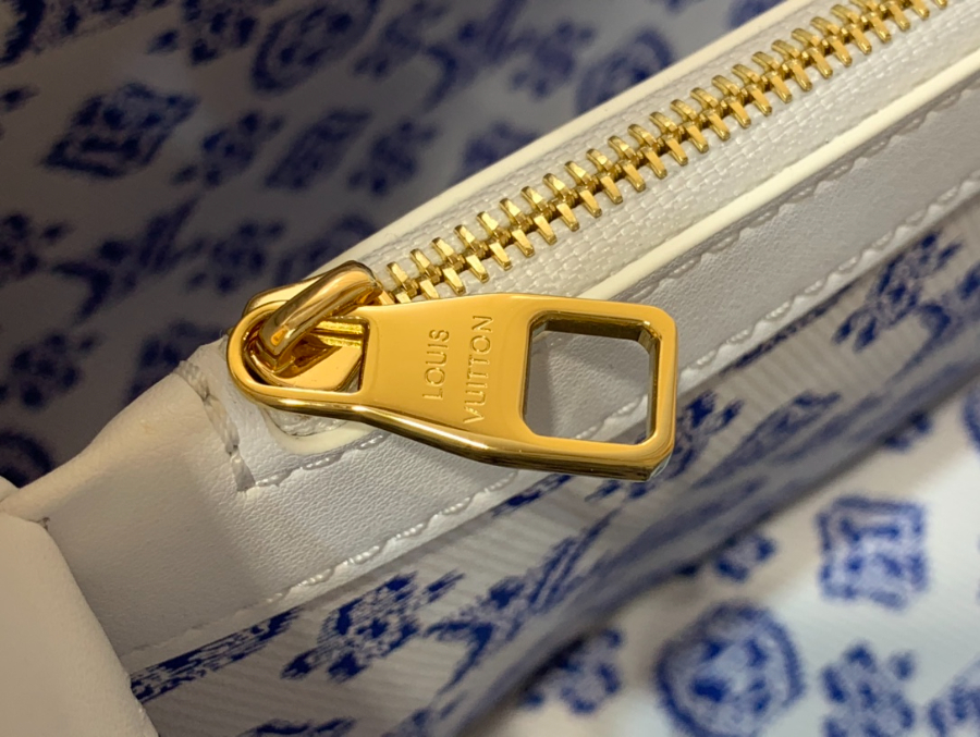 루이비통 카퓌신 BB M26004 27918cm 화이트7.jpg