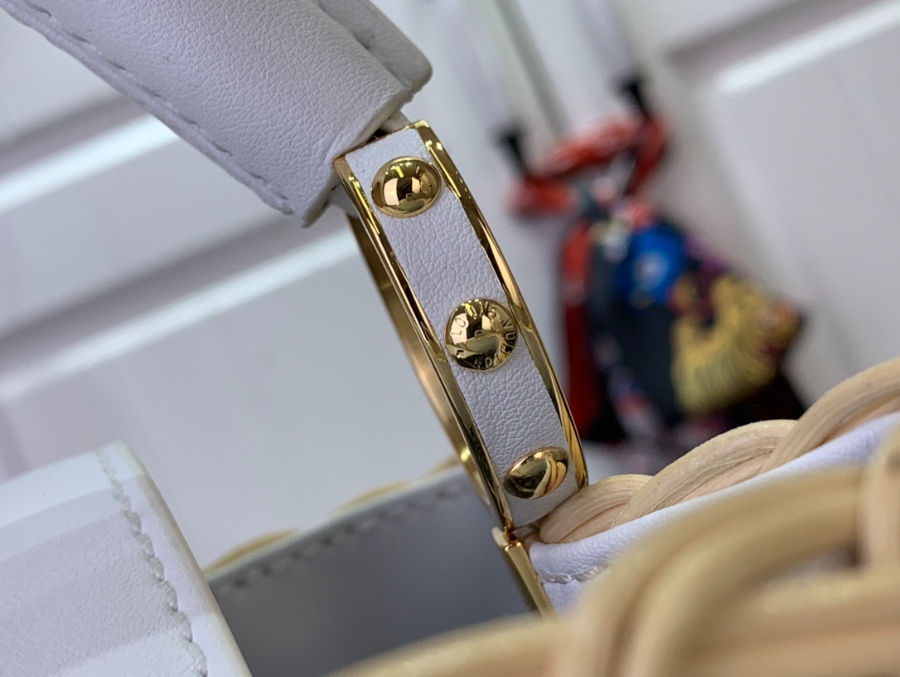 루이비통 카퓌신 BB M26004 27918cm 화이트8.jpg