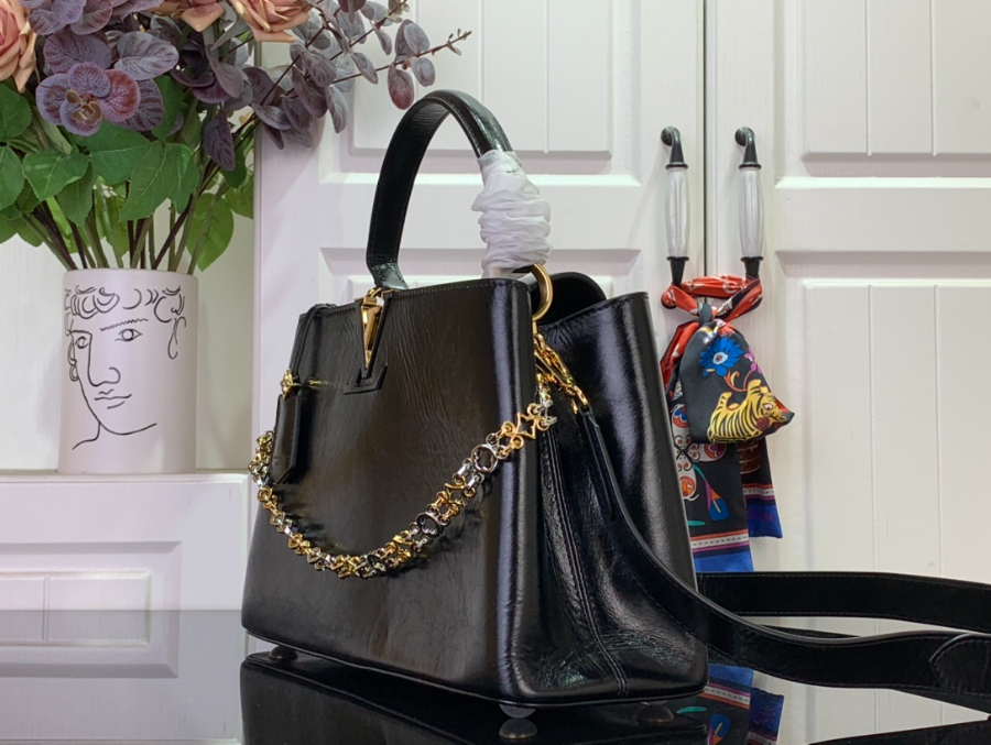 루이비통 카퓌신 MM 수플 블랙 M12924 241233cm3.jpg