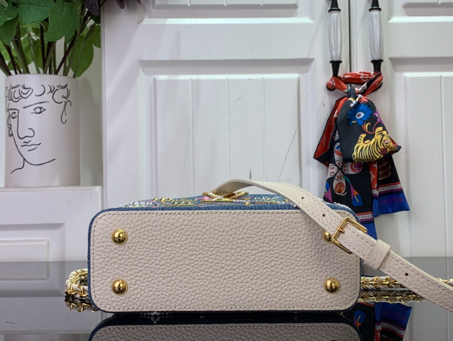 루이비통 카퓌신 미니 M12947 13.6821cm 아이보리5.jpg