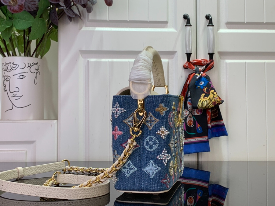 루이비통 카퓌신 미니 M12947 13.6821cm 아이보리4.jpg