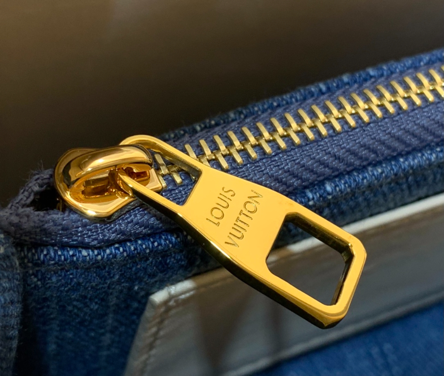 루이비통 카퓌신 미니 M12947 13.6821cm 아이보리6.jpg