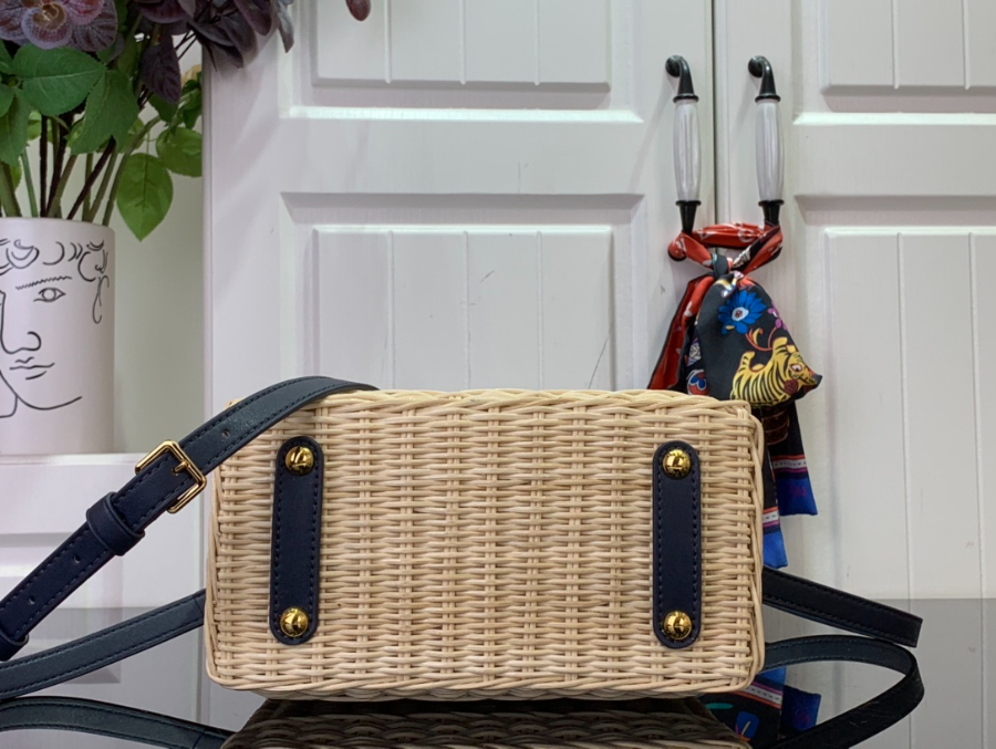 루이비통 카퓌신 미니 M26003 21814cm 블랙5.jpg