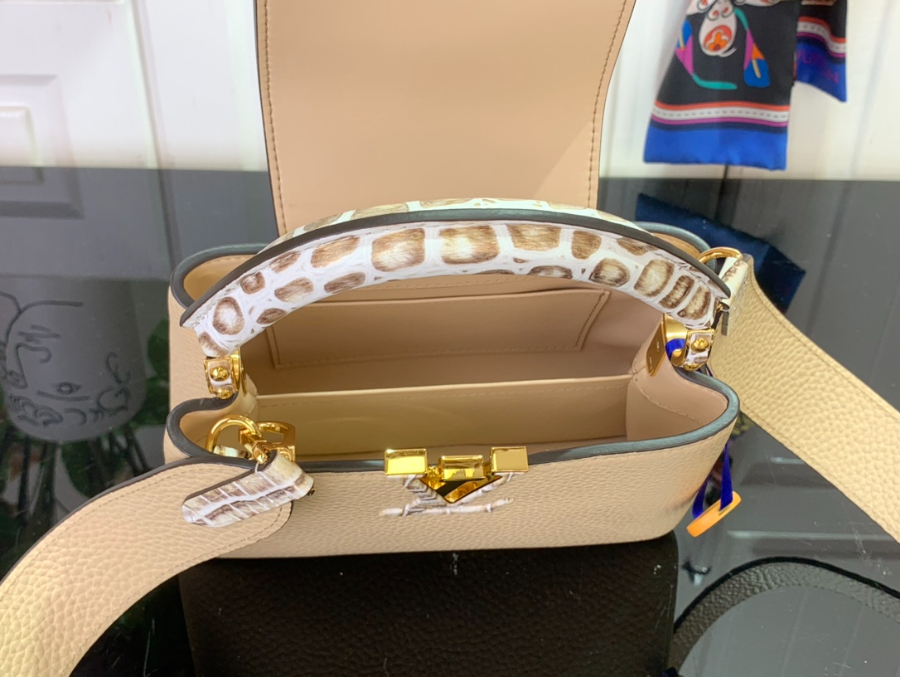 루이비통 카퓌신 미니 악어무늬 21148cm M86036 베이지2.jpg