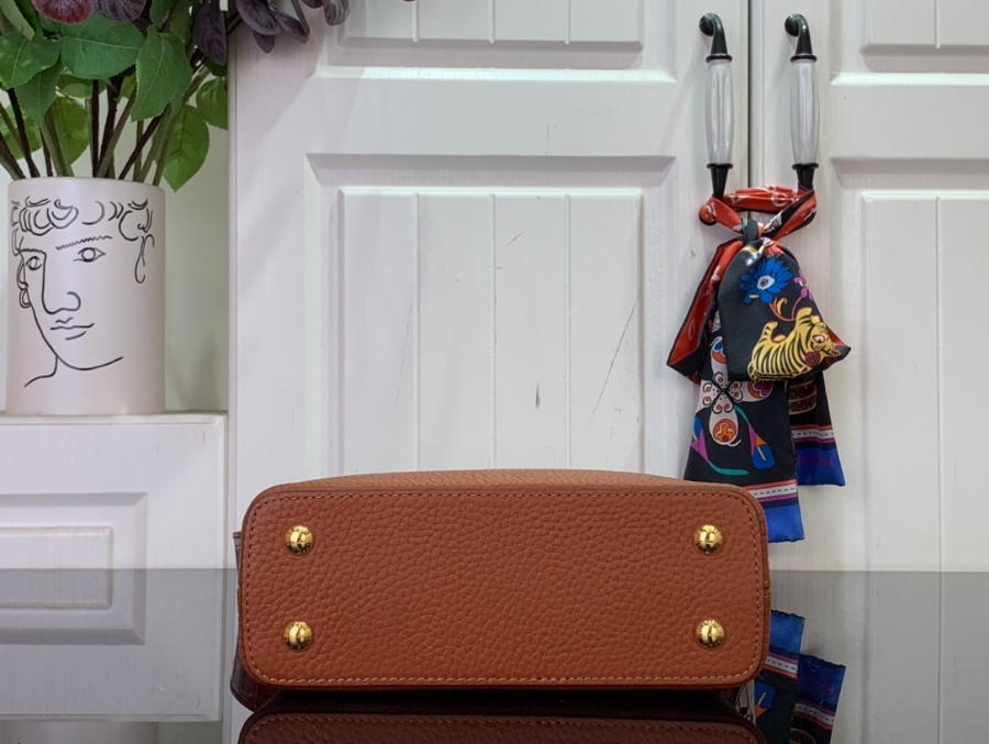 루이비통 카퓌신 미니 악어무늬 21148cm M86036 적갈색5.jpg