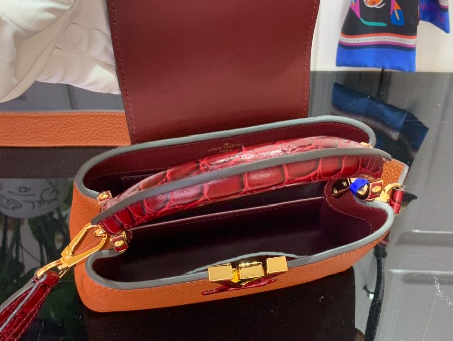 루이비통 카퓌신 미니 악어무늬 21148cm M86036 적갈색3.jpg