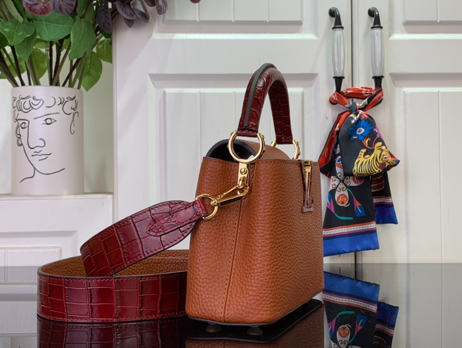 루이비통 카퓌신 미니 악어무늬 21148cm M86036 적갈색4.jpg