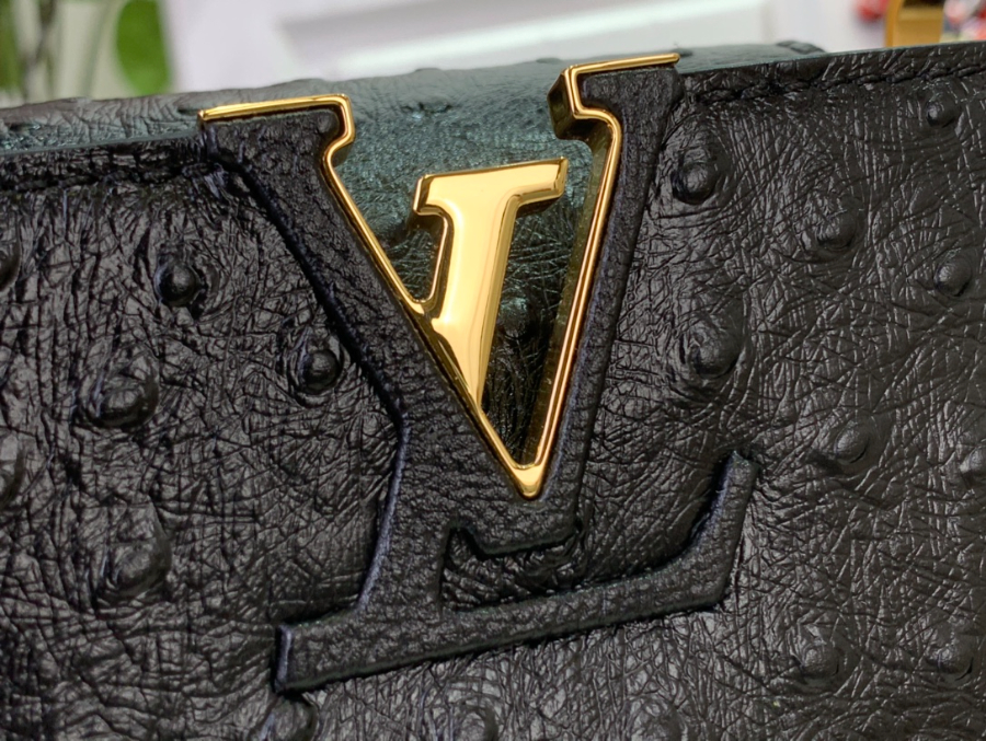 루이비통 카퓌신 미니 타조무늬 21148cm M94227 블랙6.jpg
