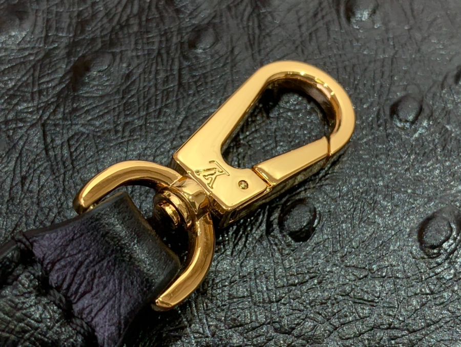 루이비통 카퓌신 미니 타조무늬 21148cm M94227 블랙7.jpg