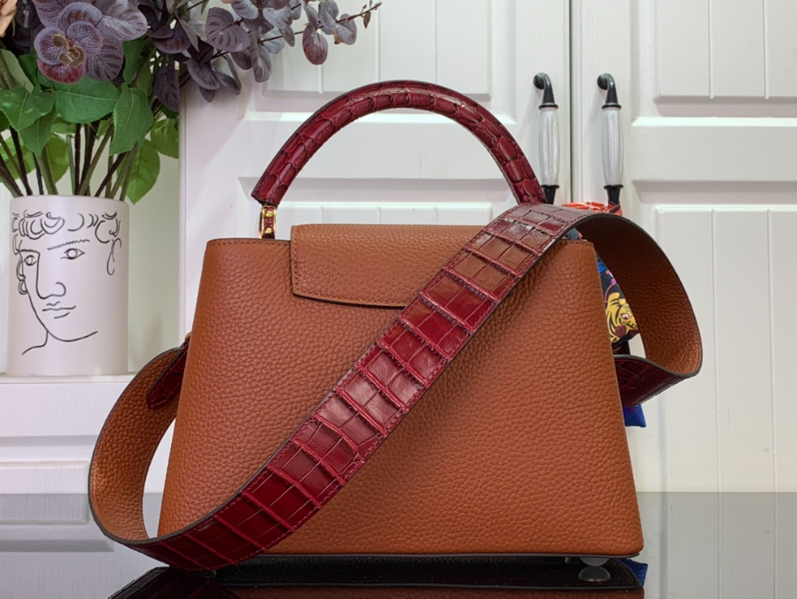 루이비통 카퓌신 스몰 악어무늬 27189cm M86035 적갈색2.jpg