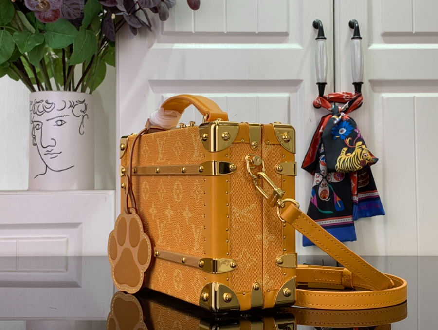 루이비통 핸들 소프트 트렁크 옐로우 M12458 16.5824cm4.jpg