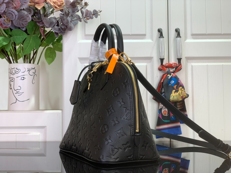 루이비통 알마 PM M26489 30.52114.5cm 블랙4.jpg