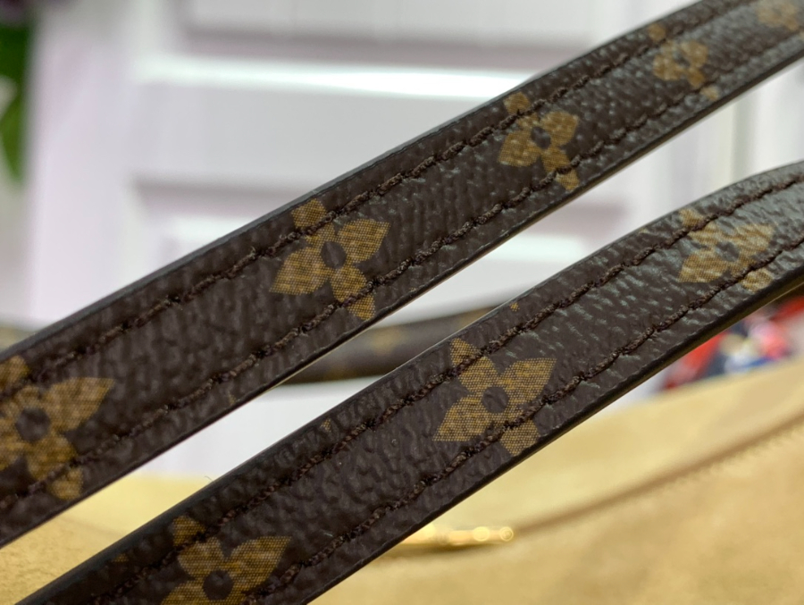루이비통 익스프레스 미디엄 M26358 2418.536cm 베이지6.jpg