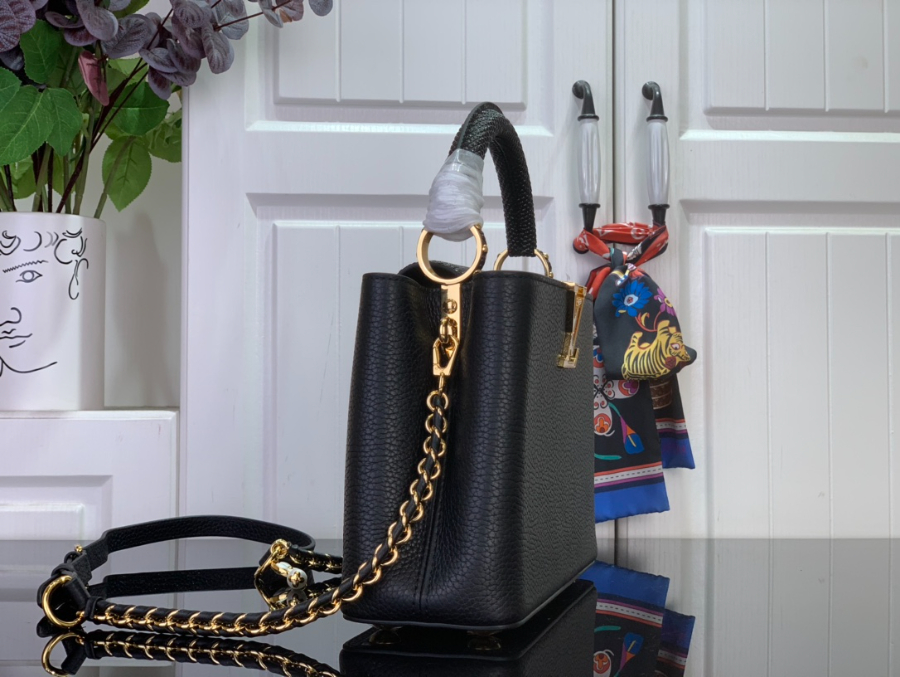 루이비통 카퓌신 BB M25611 27918cm 블랙4.jpg