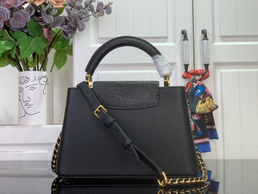 루이비통 카퓌신 BB M25611 27918cm 블랙2.jpg