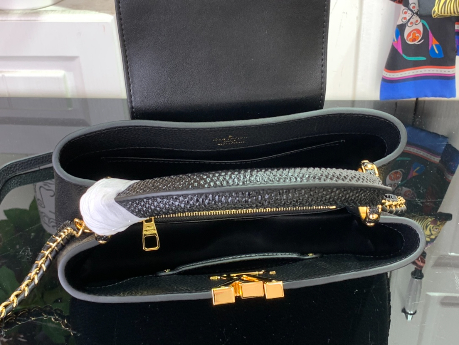 루이비통 카퓌신 BB M25611 27918cm 블랙3.jpg