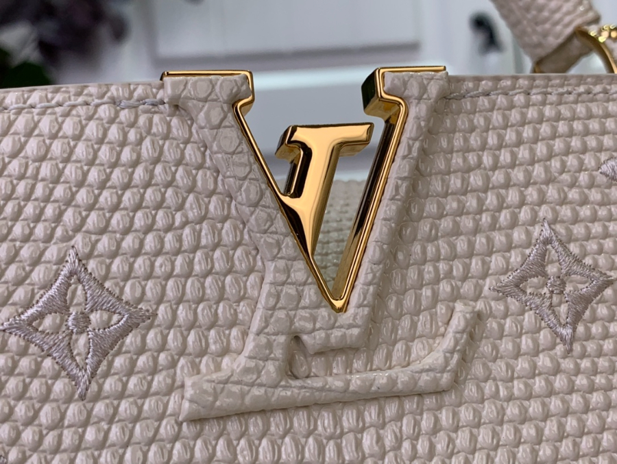 루이비통 카퓌신 BB 로고 자수 M48865 27917.3cm 화이트8.jpg