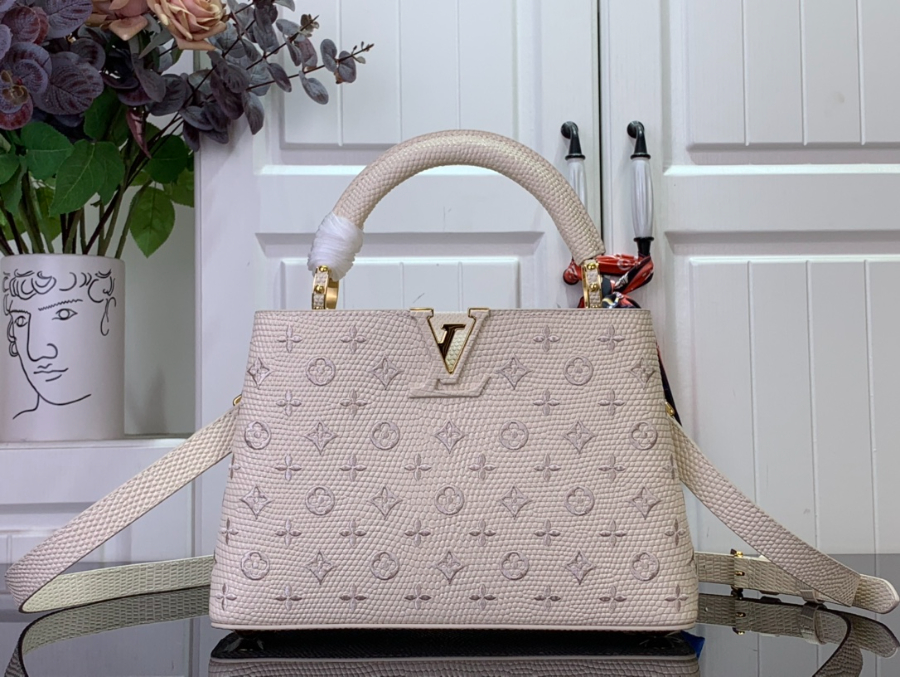 루이비통 카퓌신 BB 로고 자수 M48865 27917.3cm 화이트1.jpg