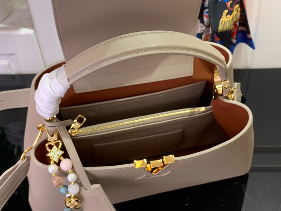 루이비통 카퓌신 MM 수플 M12929 241233cm 호두색3.jpg