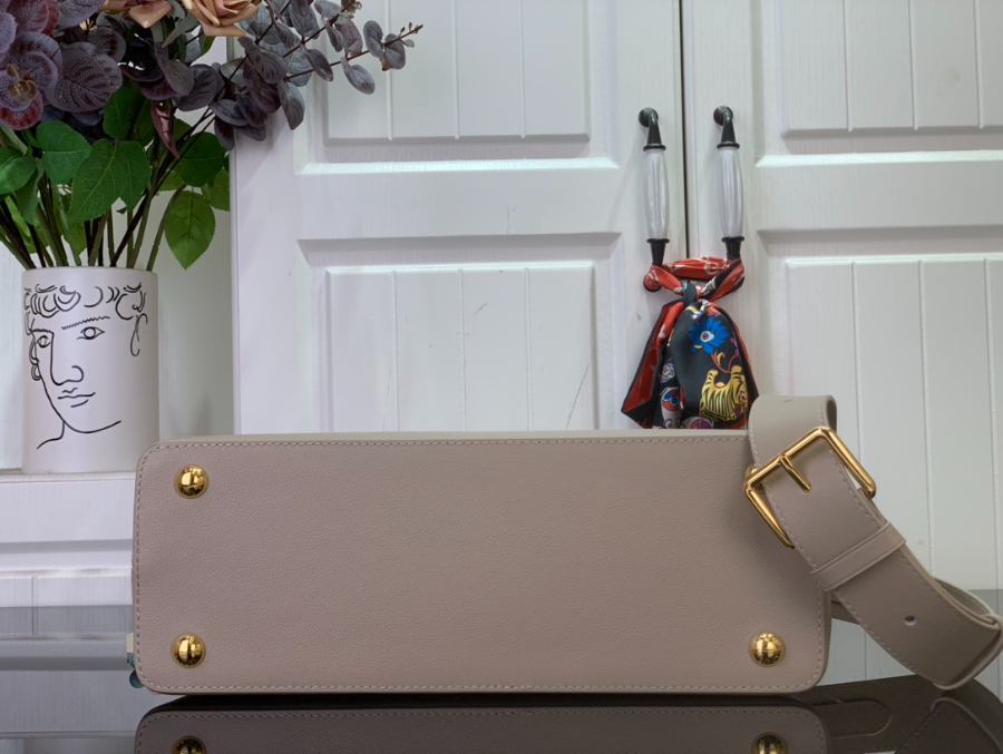 루이비통 카퓌신 MM 수플 M12929 241233cm 호두색5.jpg