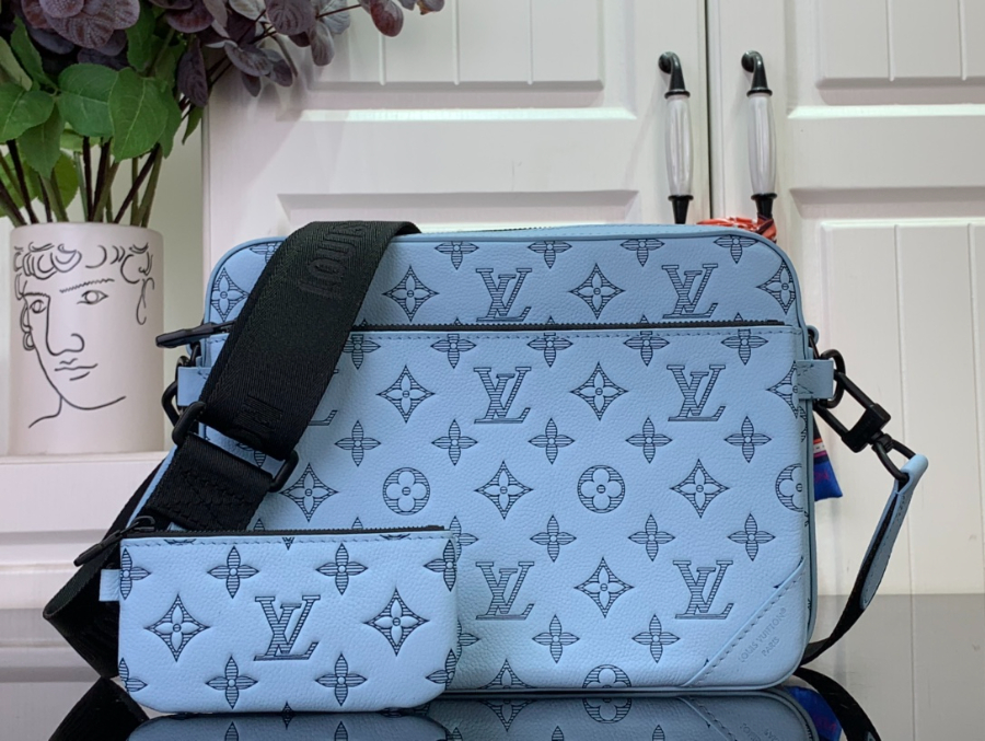 루이비통 트리오 메신저 M14781 2518.57cm1.jpg