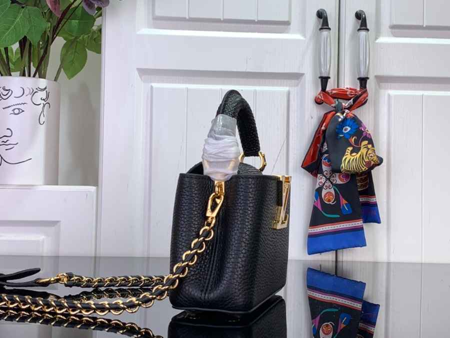 루이비통 카퓌신 나노 M25611 16.3116.5cm 블랙4.jpg