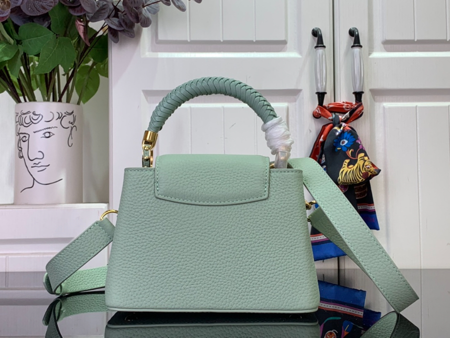 루이비통 카퓌신 미니 13.6821cm M15157 연그린2.jpg