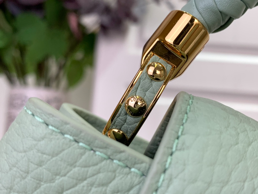 루이비통 카퓌신 미니 13.6821cm M15157 연그린7.jpg