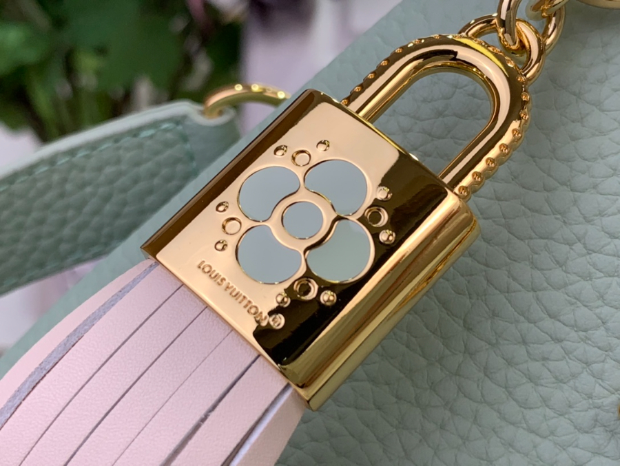 루이비통 카퓌신 미니 13.6821cm M15157 연그린8.jpg