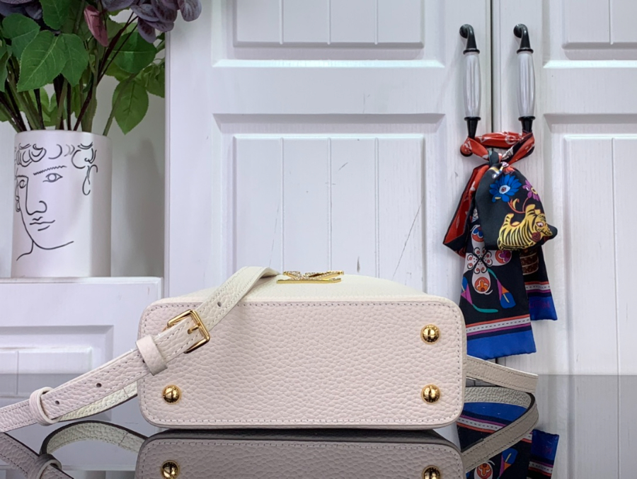 루이비통 카퓌신 미니 M14177 13.6821cm 아이보리5.jpg