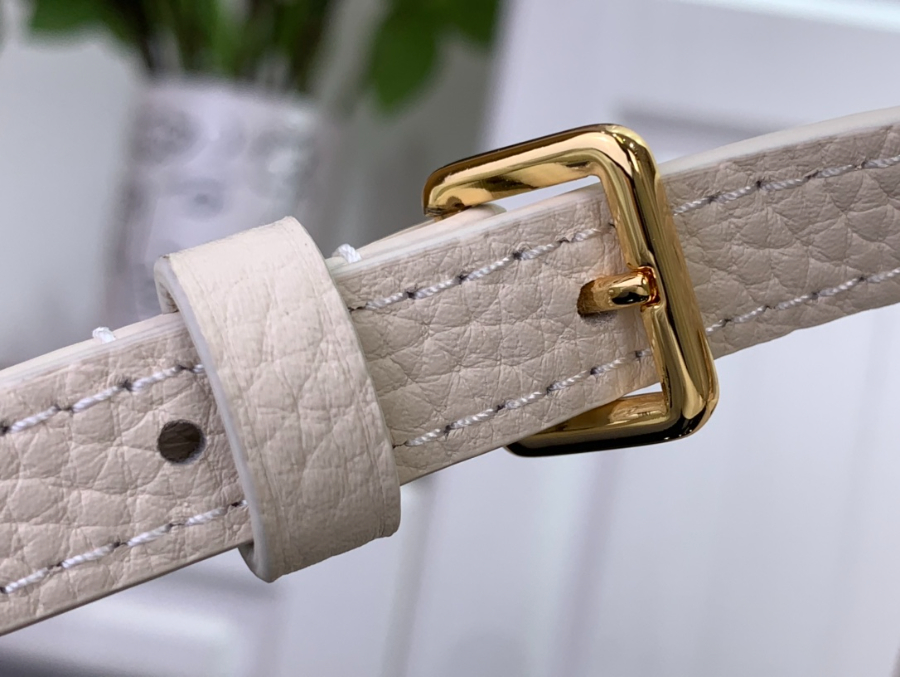 루이비통 카퓌신 미니 M14177 13.6821cm 아이보리8.jpg