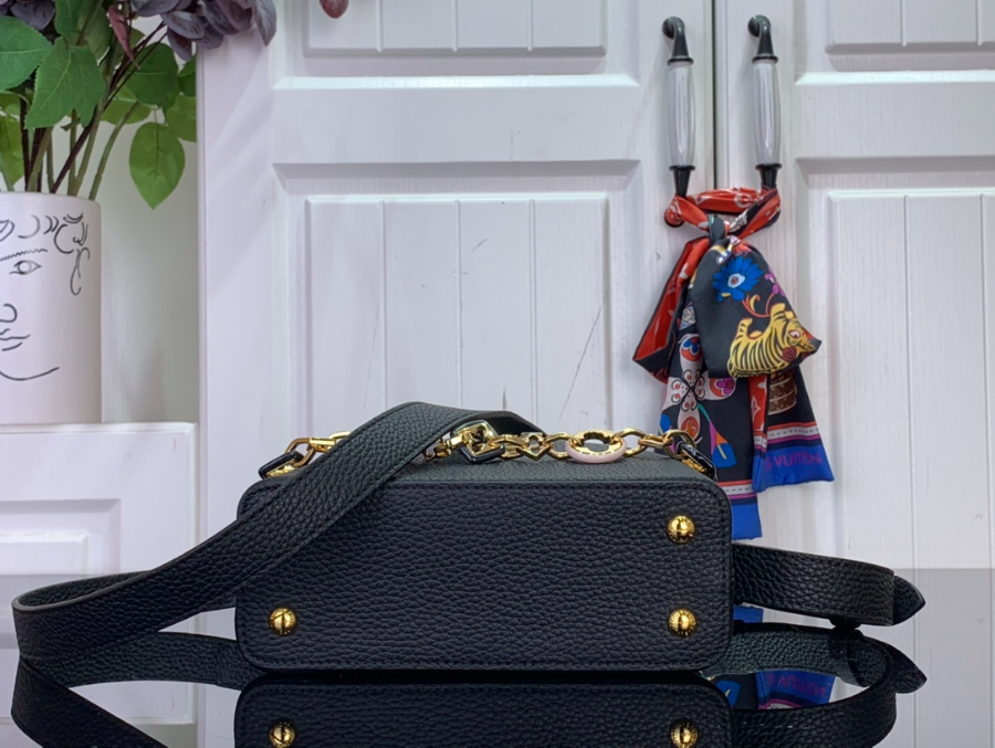 루이비통 카퓌신 미니 M14971 14821cm 블랙5.jpg