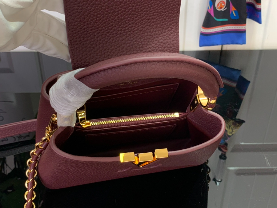 루이비통 카퓌신 미니 M25893 2113.68cm 와인3.jpg
