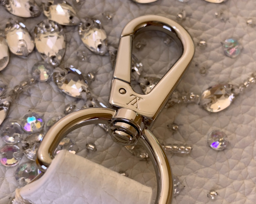 루이비통 카퓌신 미니 M25934 2113.68cm 화이트8.jpg