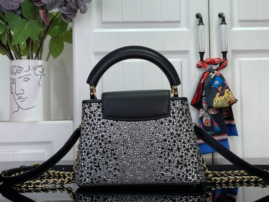 루이비통 카퓌신 미니 M83088 12822cm 블랙2.jpg