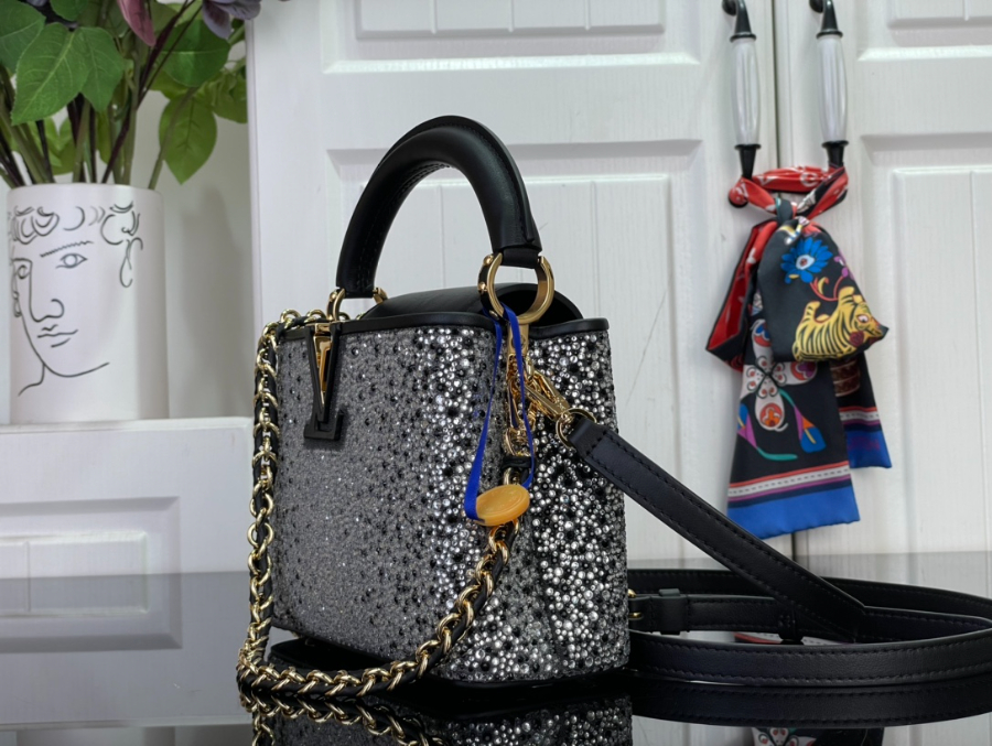 루이비통 카퓌신 미니 M83088 12822cm 블랙4.jpg