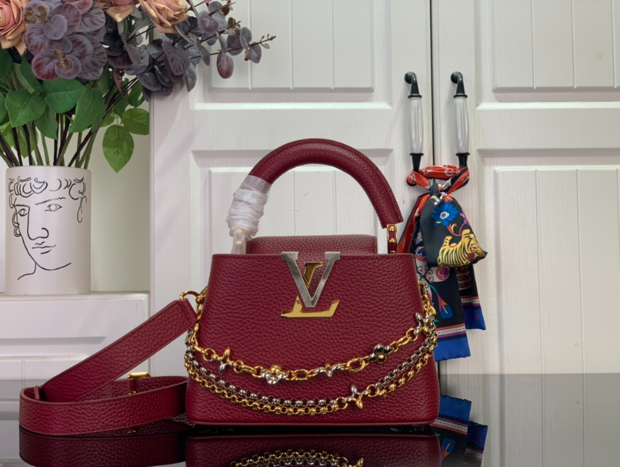 루이비통 카퓌신 미니 다크 레드1.jpg