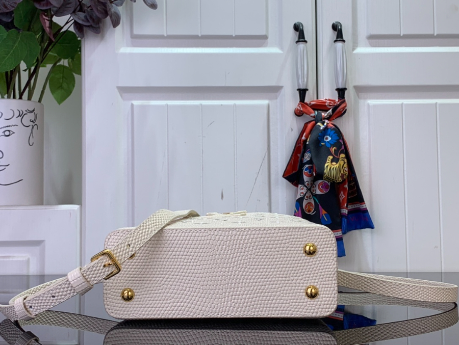 루이비통 카퓌신 미니 로고 자수 M48865 21813.6cm 화이트5.jpg