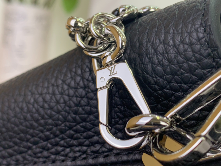 루이비통 카퓌신 미니 블랙7.jpg