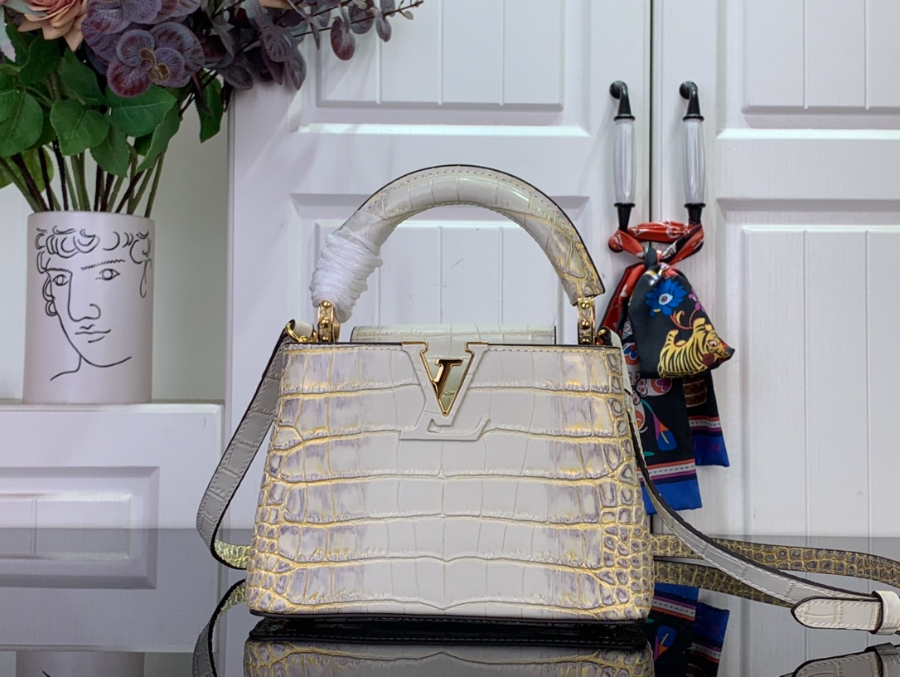 루이비통 카퓌신 미니 악어무늬 M94227 M48865 21148cm1.jpg